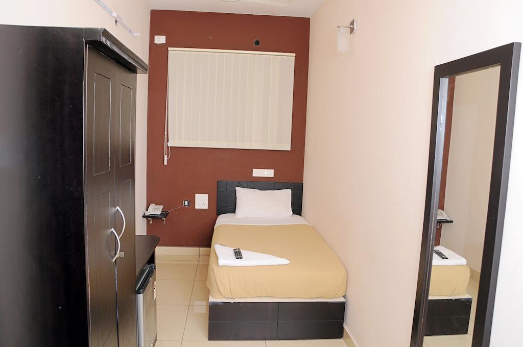 Hotel Sri Krishna Residency Udupi Bagian luar foto