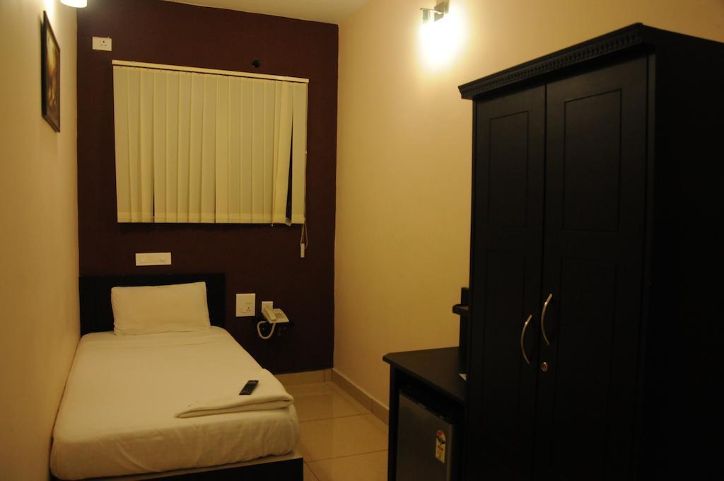Hotel Sri Krishna Residency Udupi Bagian luar foto