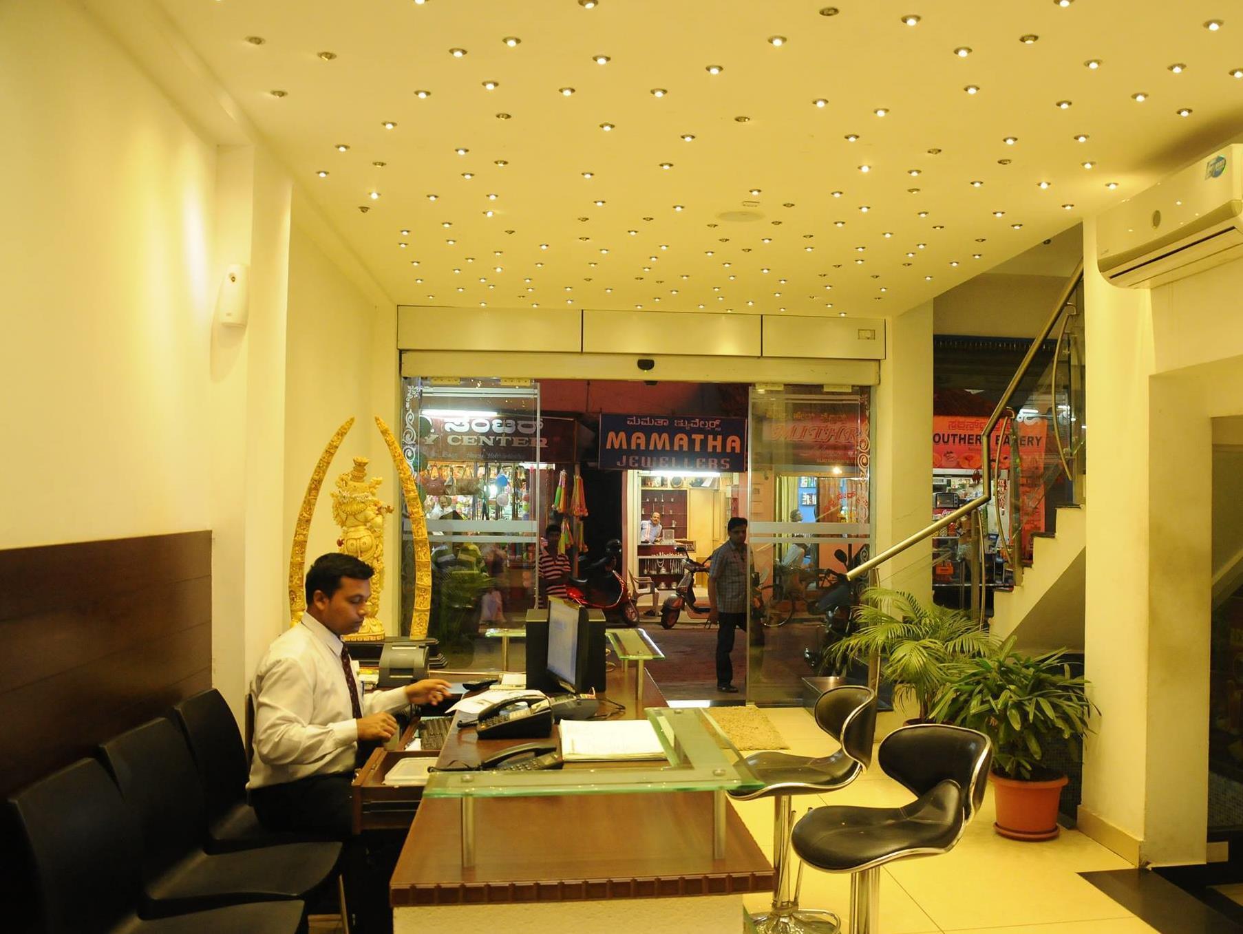 Hotel Sri Krishna Residency Udupi Bagian luar foto