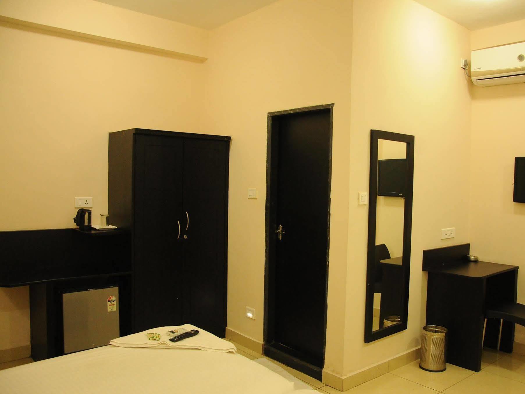 Hotel Sri Krishna Residency Udupi Bagian luar foto